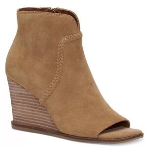 Lucky Brand Lureli Peep-Toe Wedge Booties suede tan size 7.5 new